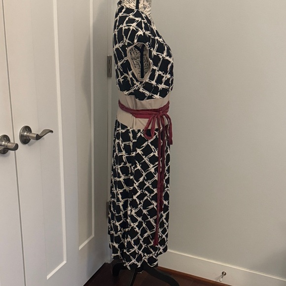 BCBGMaxAzria Black and White Midi Dress with Red Sash - Picture 3 of 4